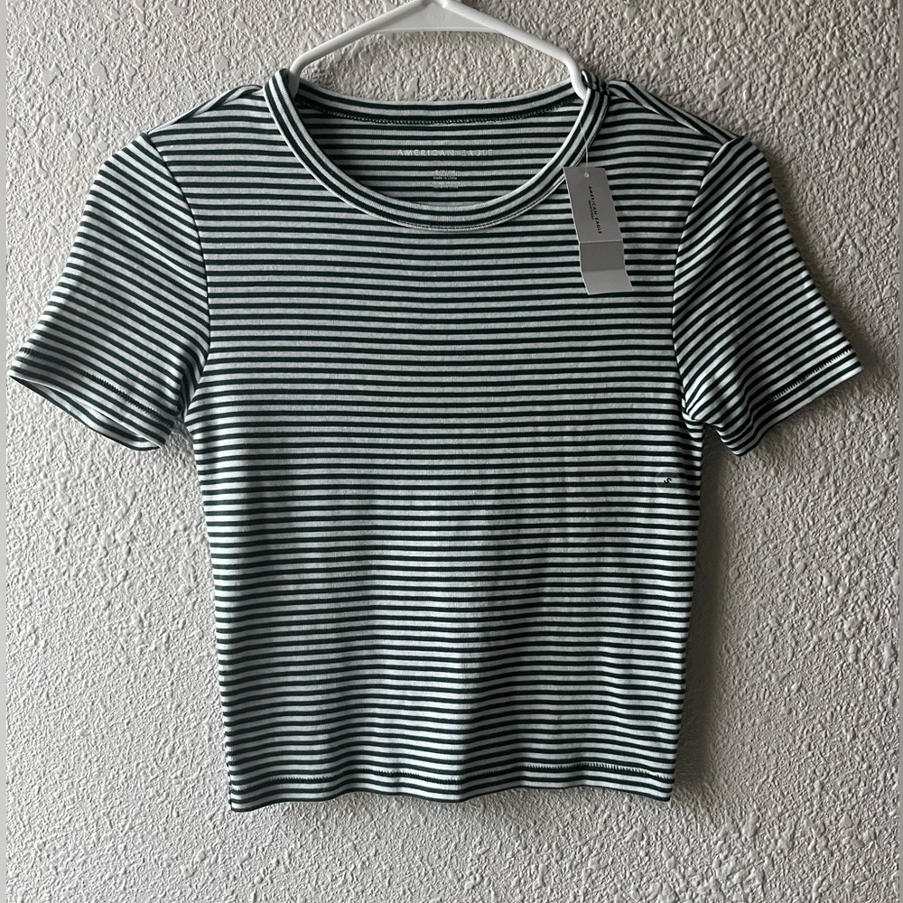 american eagle cropped t-shirt